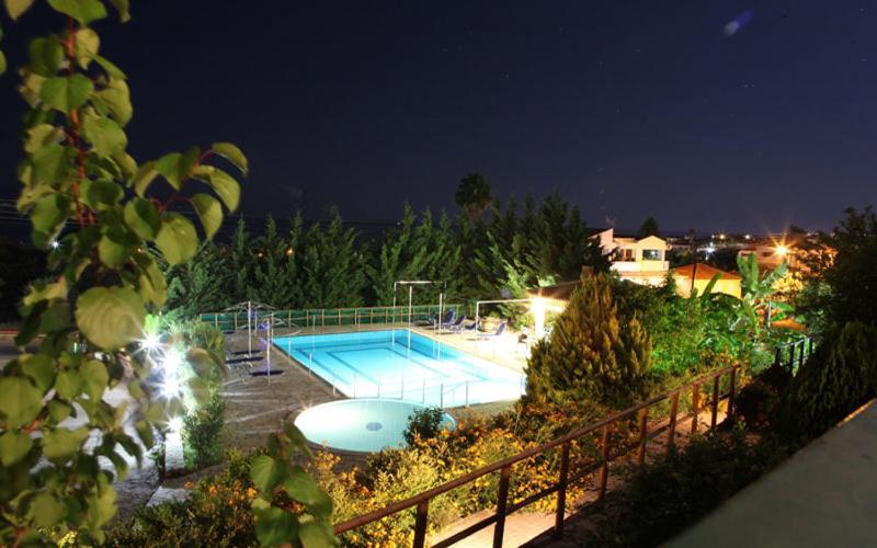 Il Villaggio Храни Экстерьер фото